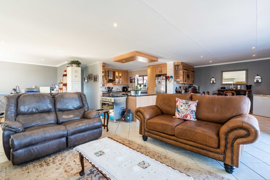 4 Bedroom Property for Sale in Menkenkop Western Cape